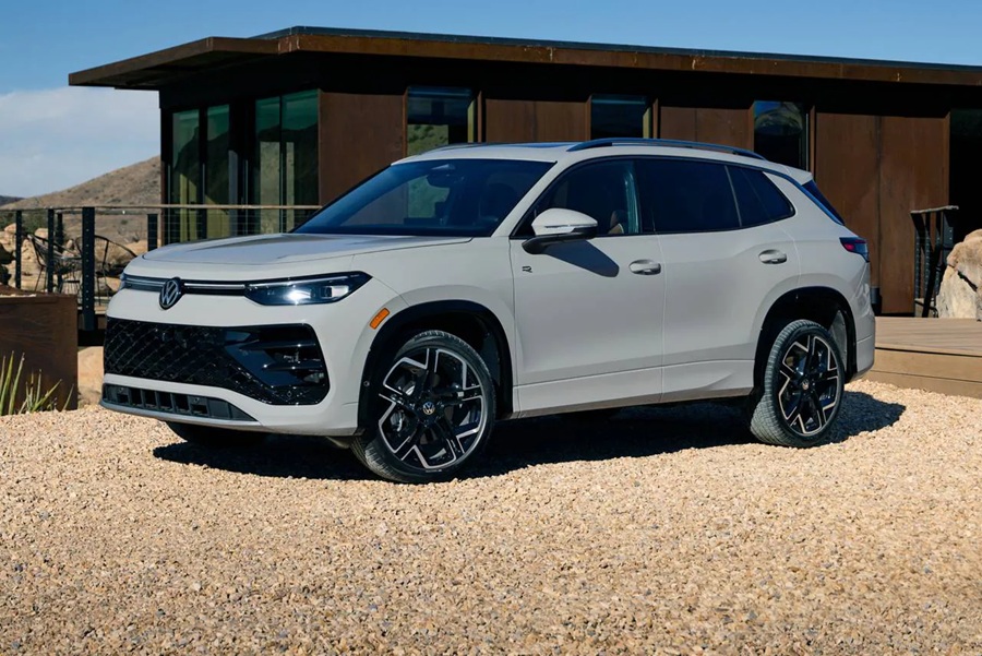El Volkswagen Tiguan SEL R-Line Turbo del 2026, es galardonado entre 10 los mejores interiores