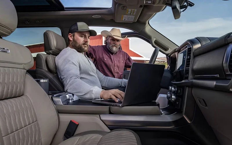 ¿Cuáles son los 5 autos del 2026 con mejor conectividad para trabajar desde la cabina?