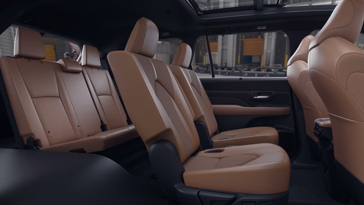 ¿Cuáles son los 5 SUVs de 3 filas del 2026 con más espacio para pasajeros en tercera fila?