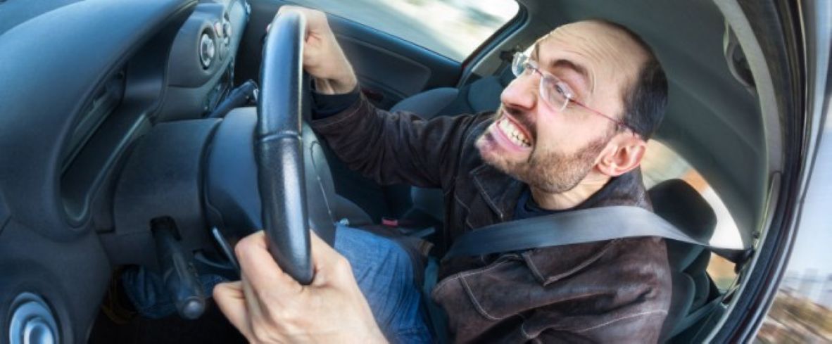 ¿Cuáles marcas de autos y que paises están más asociados con la conducción agresiva?