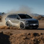 Kia anuncia los precios del Sportage en versiones híbrida (HEV) e híbrida enchufable (PHEV) del 2027.