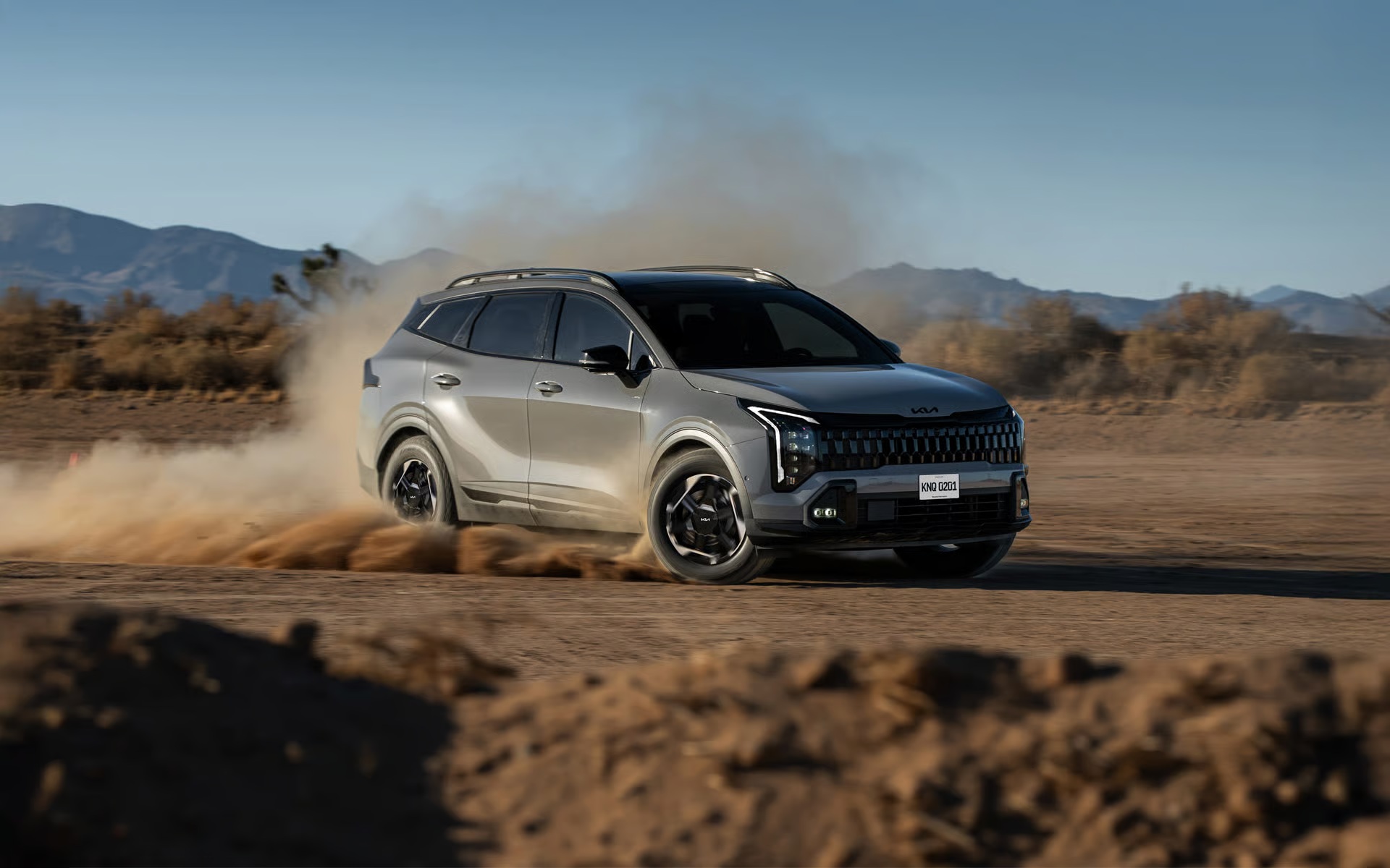 Kia anuncia los precios del Sportage en versiones híbrida (HEV) e híbrida enchufable (PHEV) del 2027.