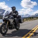 ¿Qué tipo de motocicleta es mejor para realizar viajes largos por carretera?