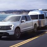 ¿Cuáles son las 5 camionetas eléctricas del 2026 con mayor capacidad de remolque?