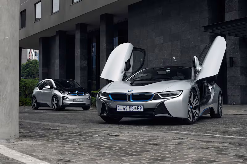 ¿Cuáles son los 5 autos que parecían prototipos de ciencia ficción, pero sí llegaron a las calles?