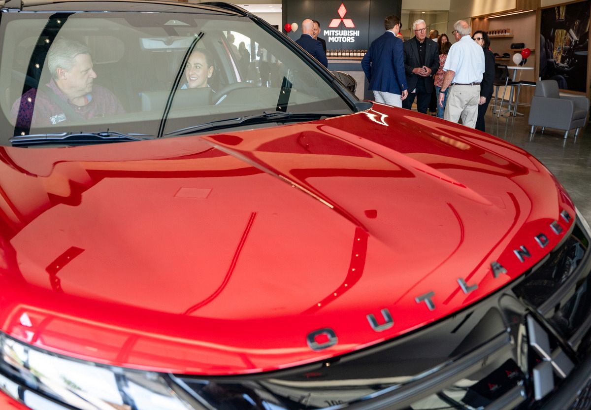 EE.UU. Mitsubishi celebra la gran inauguración de su primer concesionario tipo «Gallery»