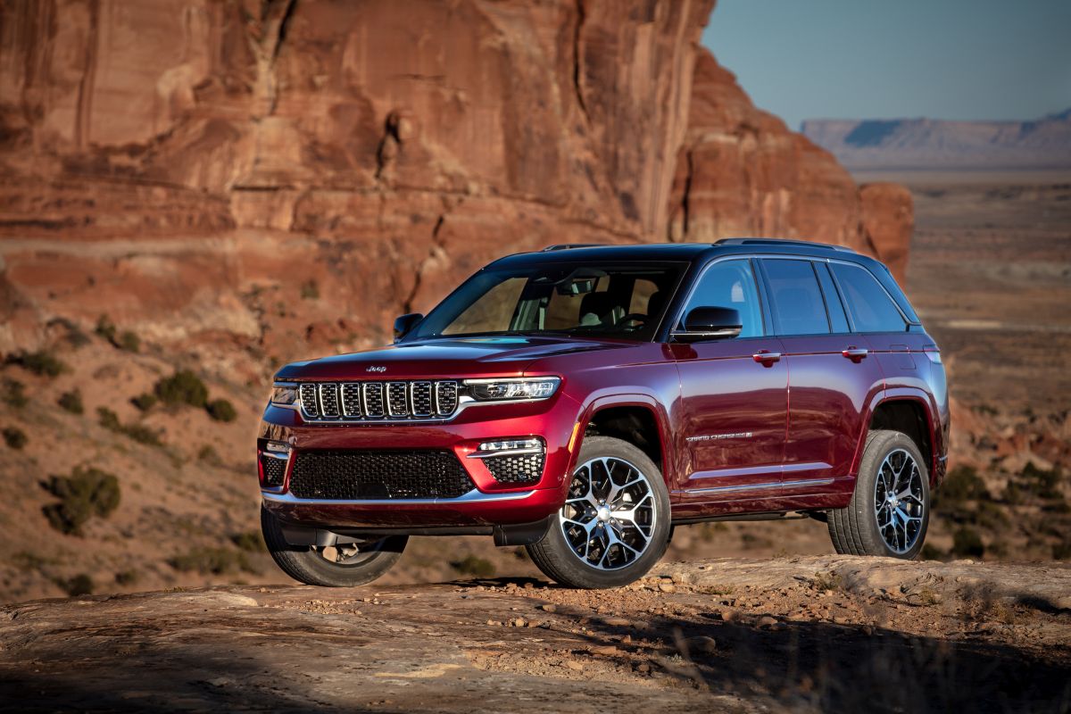 Por riesgos de accidentes, Jeep debe retirar miles de vehículos