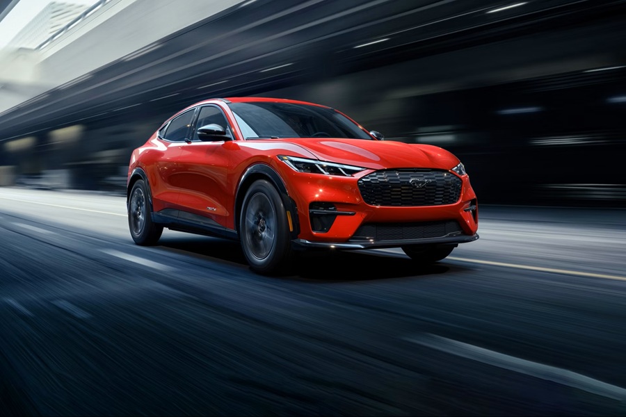 5 Fabricantes de autos que están cambiando sus planes eléctricos para apostar por nuevas estrategias