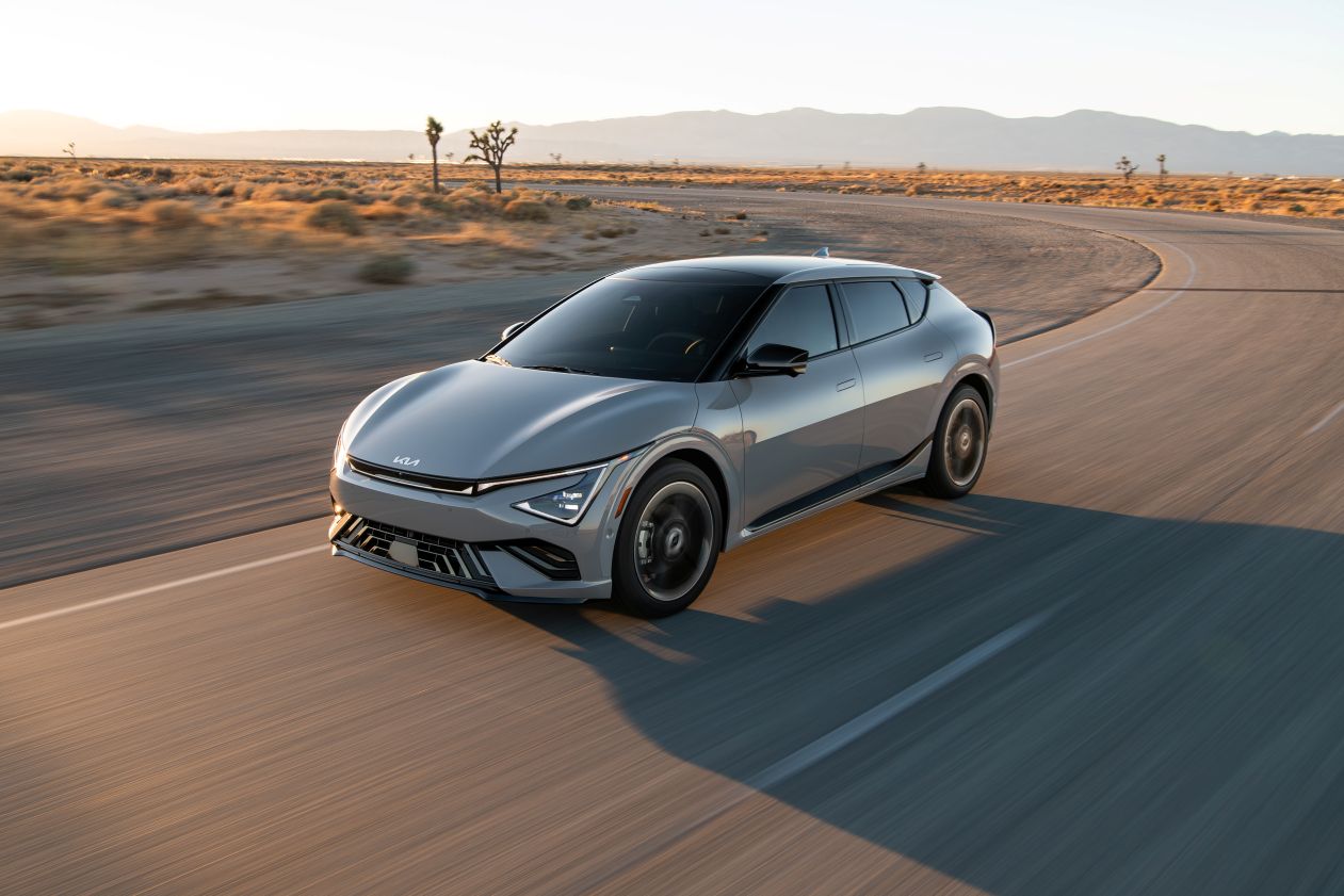 Kia anuncia los precios del EV6 para el año modelo 2027.